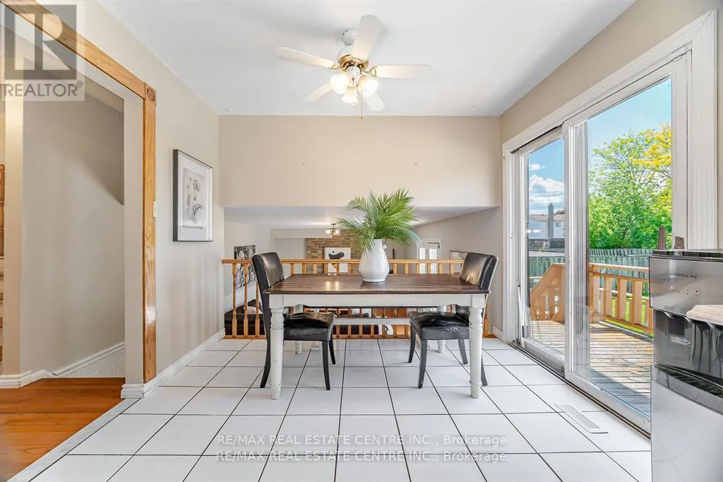583 MOORELANDS CRESCENT