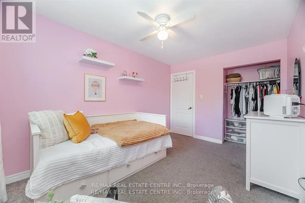583 MOORELANDS CRESCENT