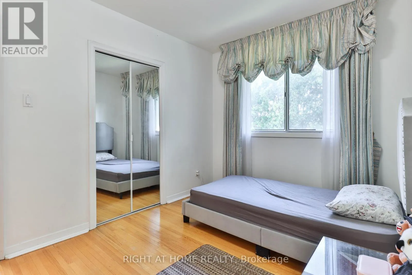 106 GRANDRAVINE DRIVE