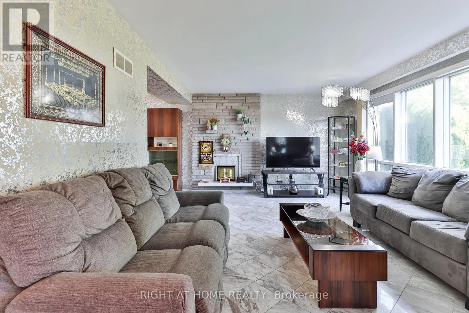 106 GRANDRAVINE DRIVE