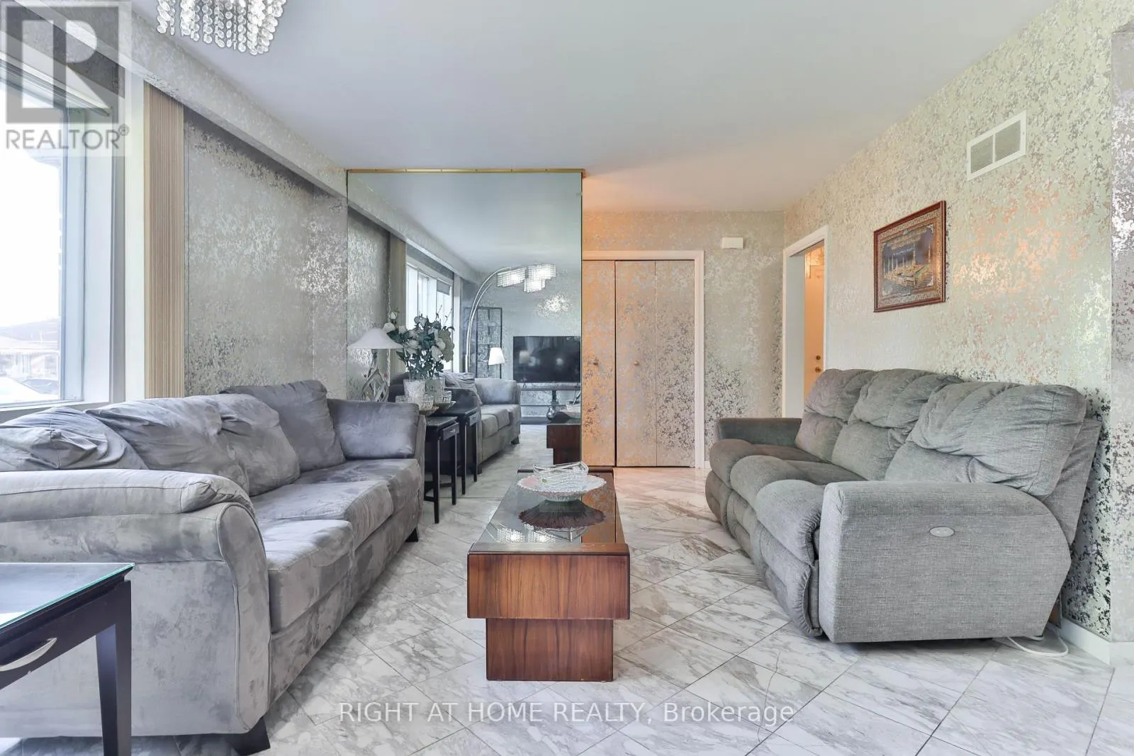 106 GRANDRAVINE DRIVE