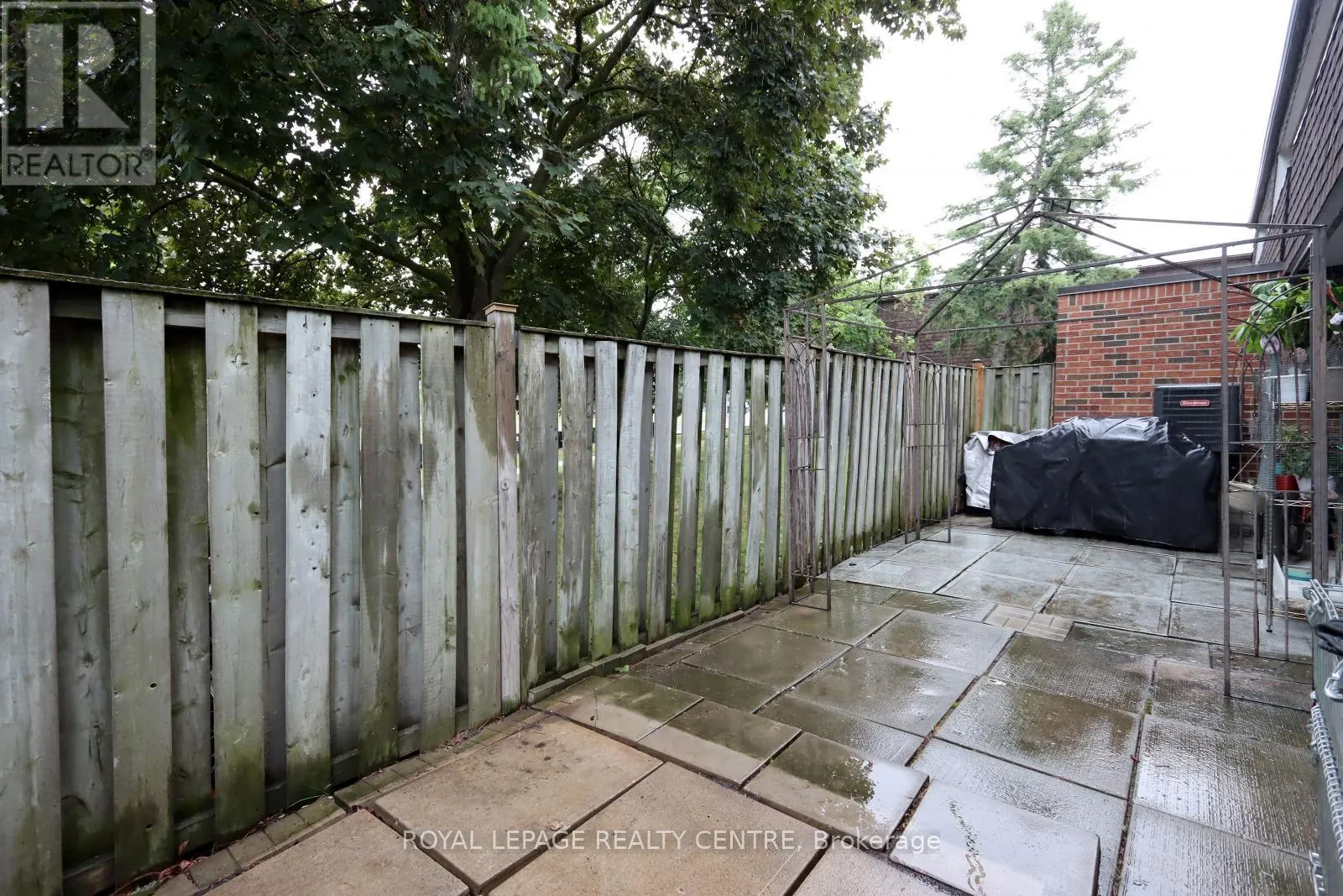 11 - 444 SILVERSTONE DRIVE