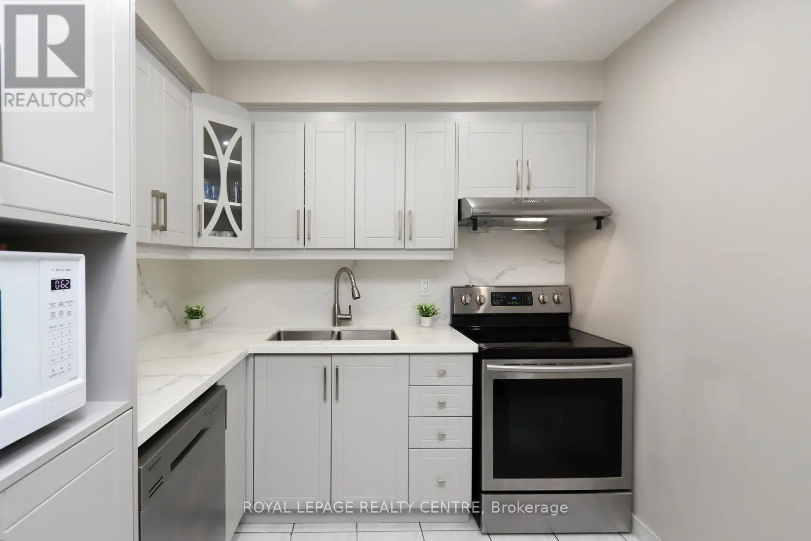 11 - 444 SILVERSTONE DRIVE