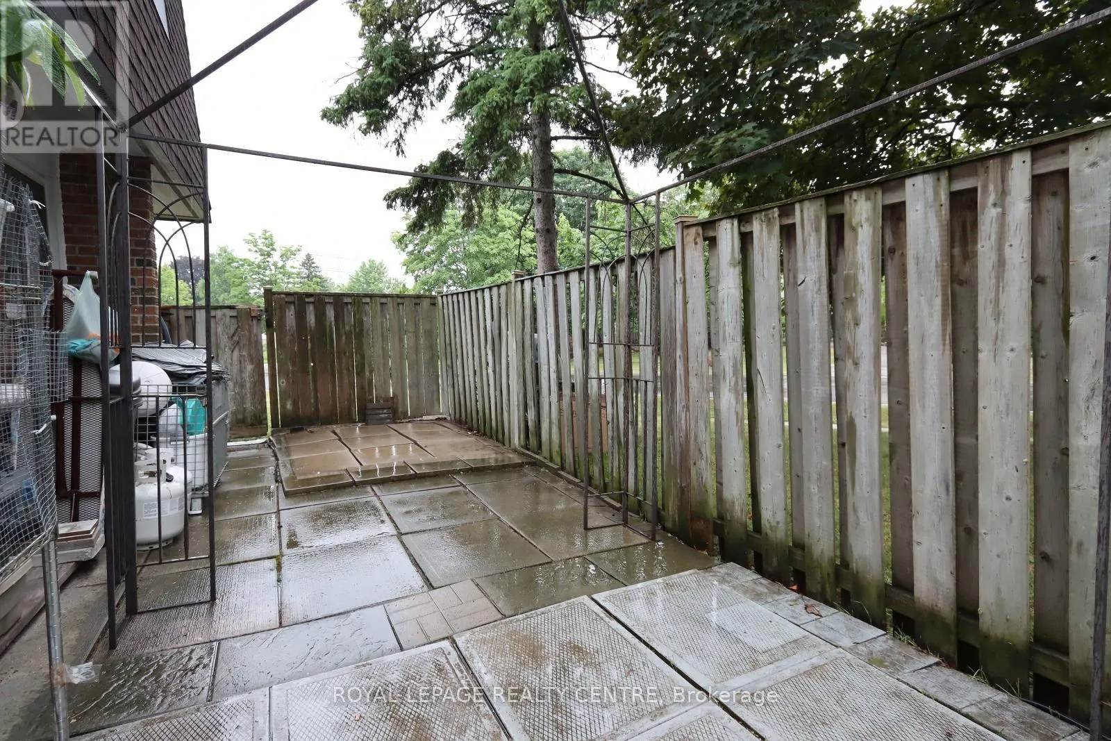 11 - 444 SILVERSTONE DRIVE