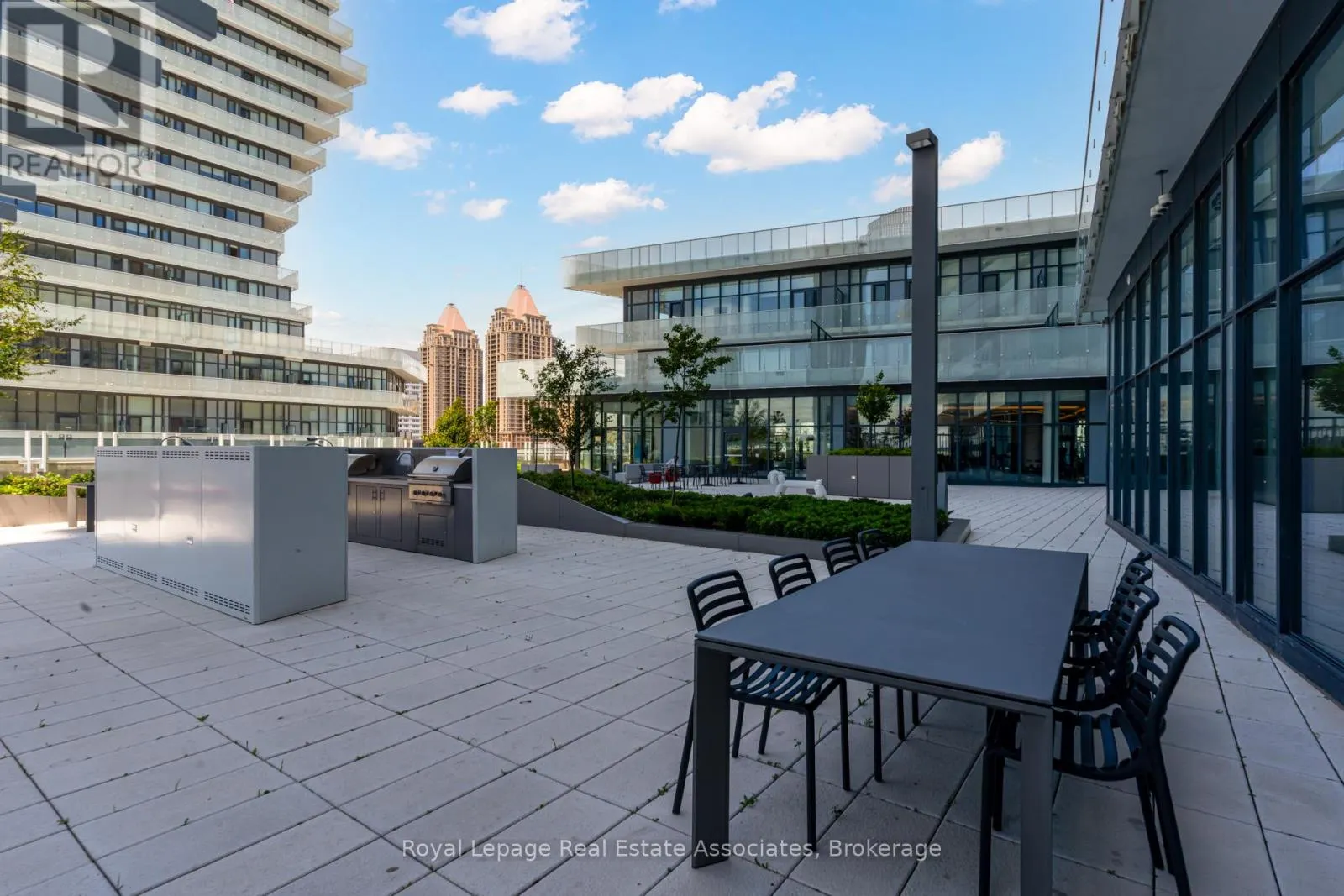 1807 - 3883 QUARTZ ROAD