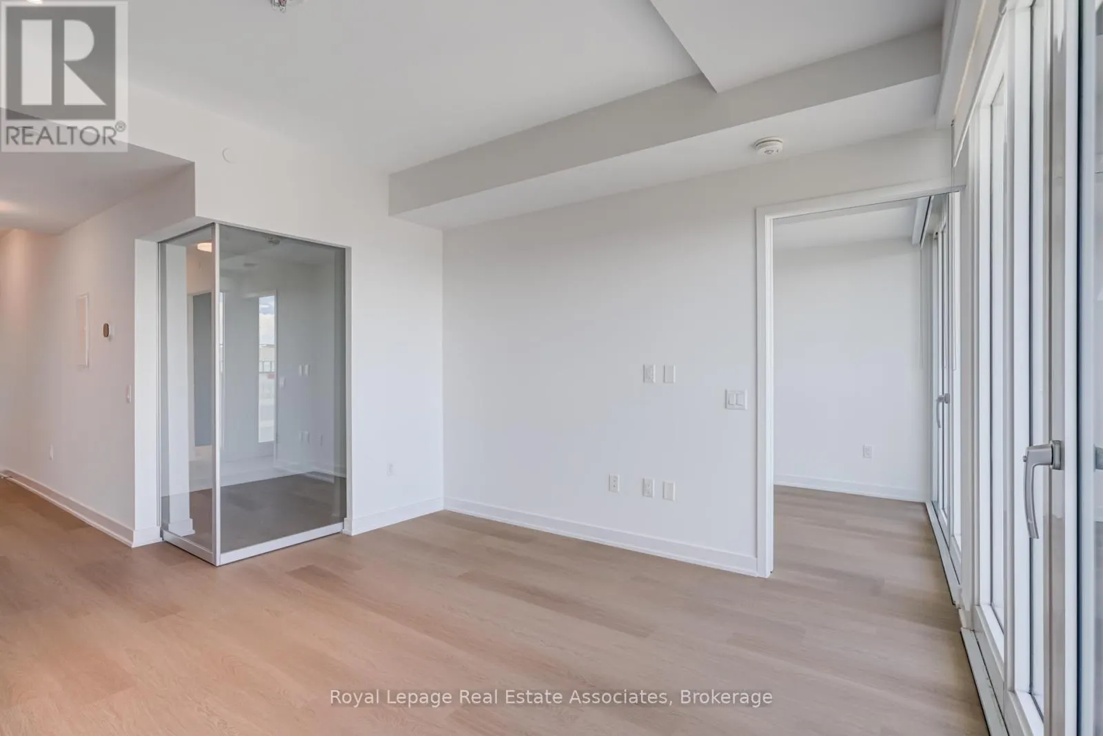 1807 - 3883 QUARTZ ROAD