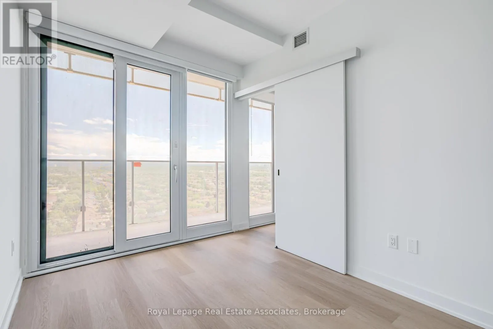 1807 - 3883 QUARTZ ROAD