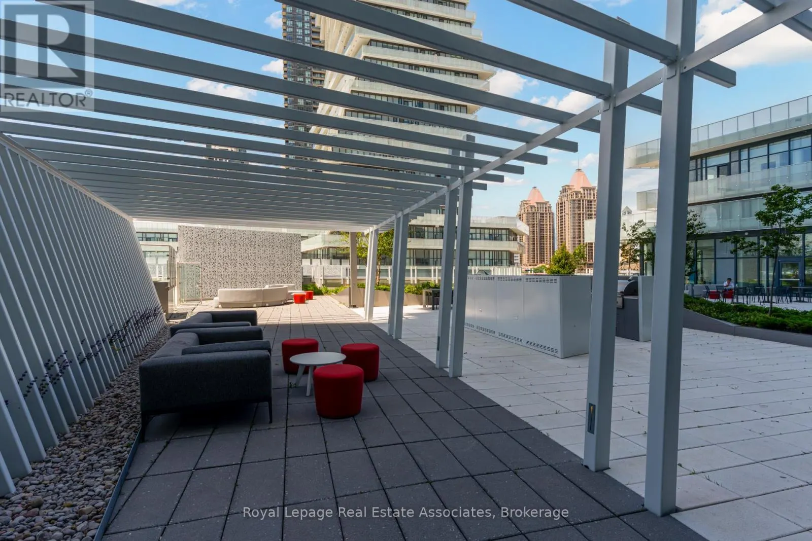 1807 - 3883 QUARTZ ROAD