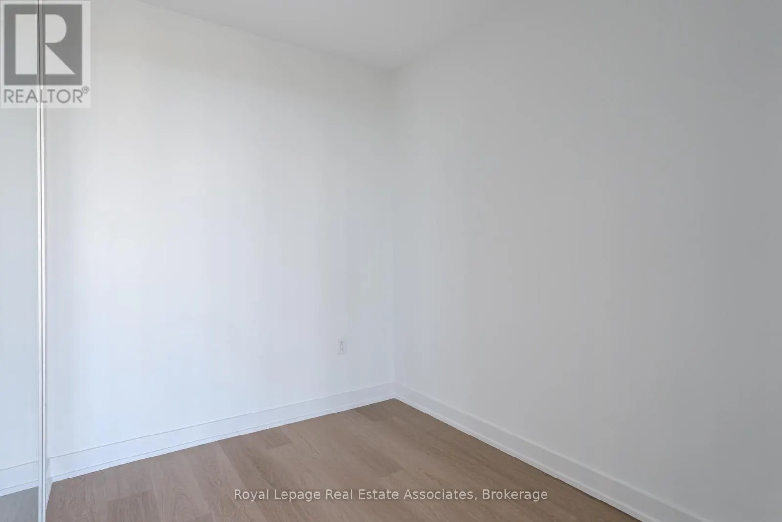1807 - 3883 QUARTZ ROAD