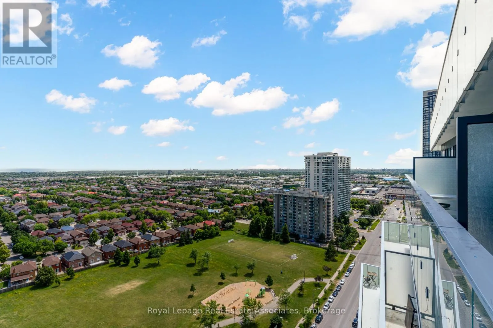 1807 - 3883 QUARTZ ROAD