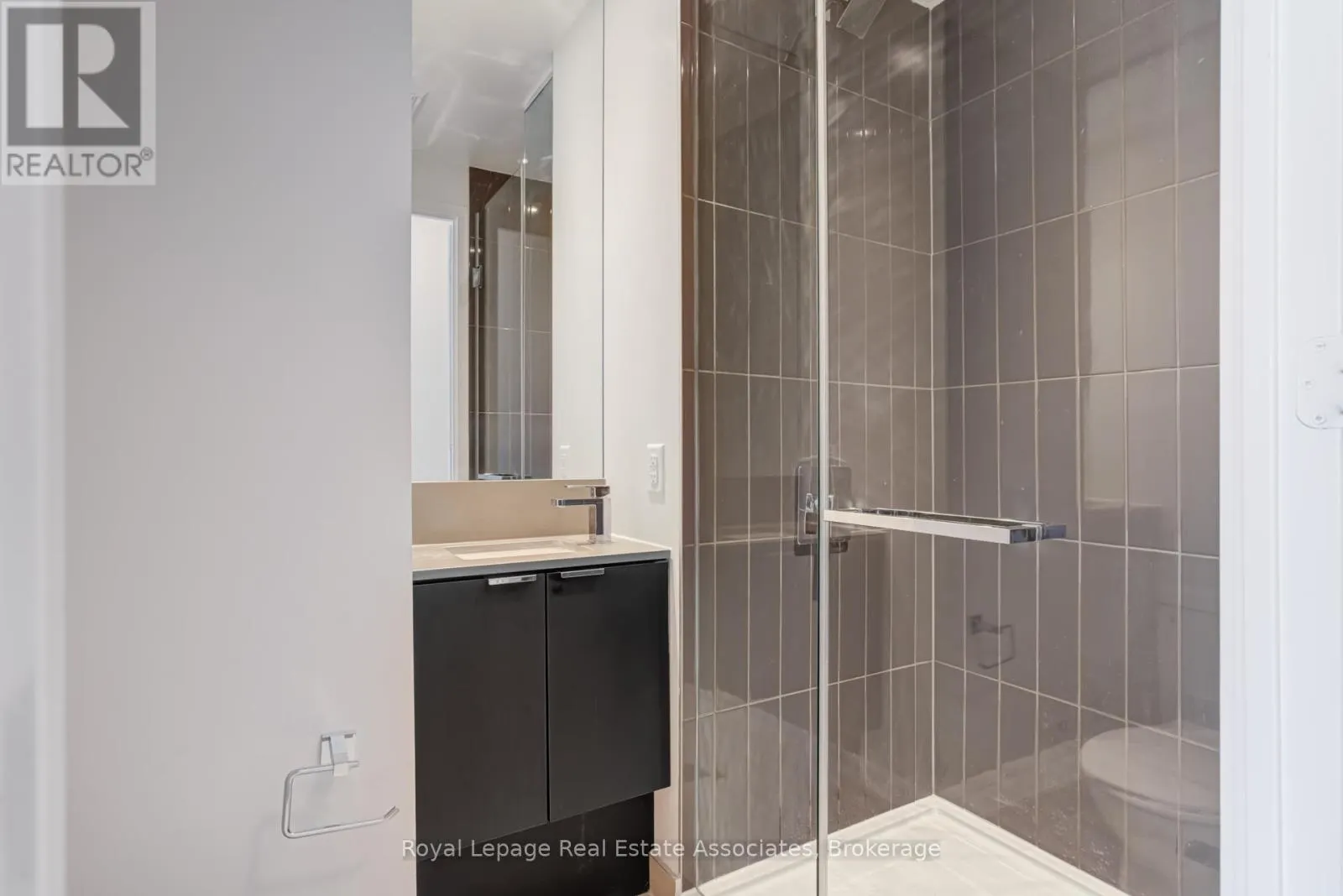 1807 - 3883 QUARTZ ROAD