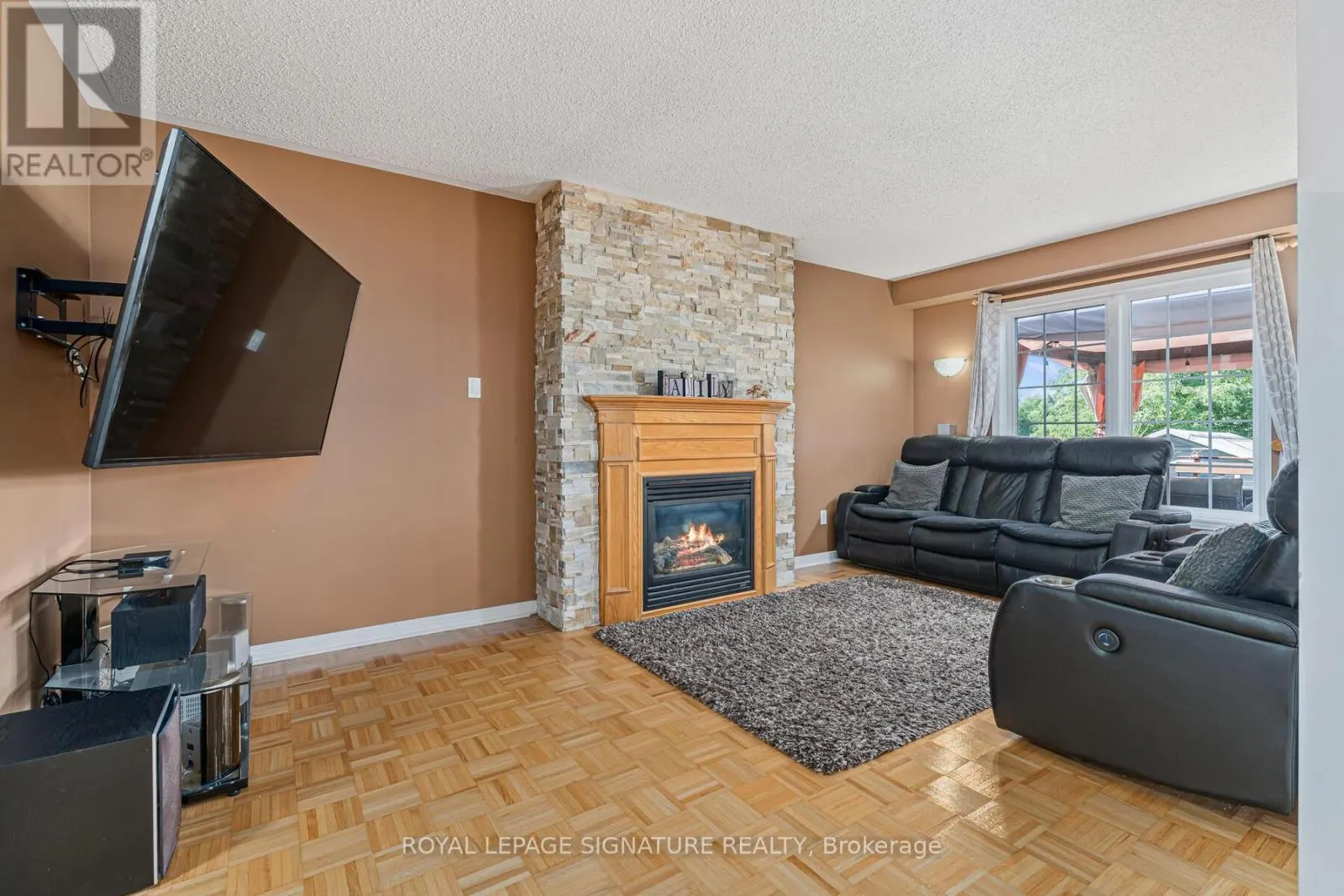 116 RIVER ROCK CRESCENT
