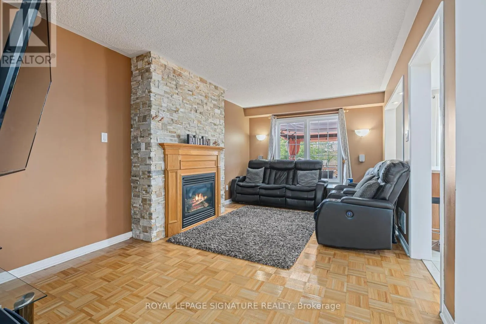 116 RIVER ROCK CRESCENT
