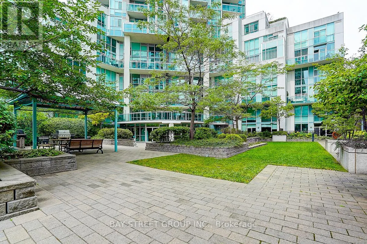 2004 - 3939 DUKE OF YORK BOULEVARD
