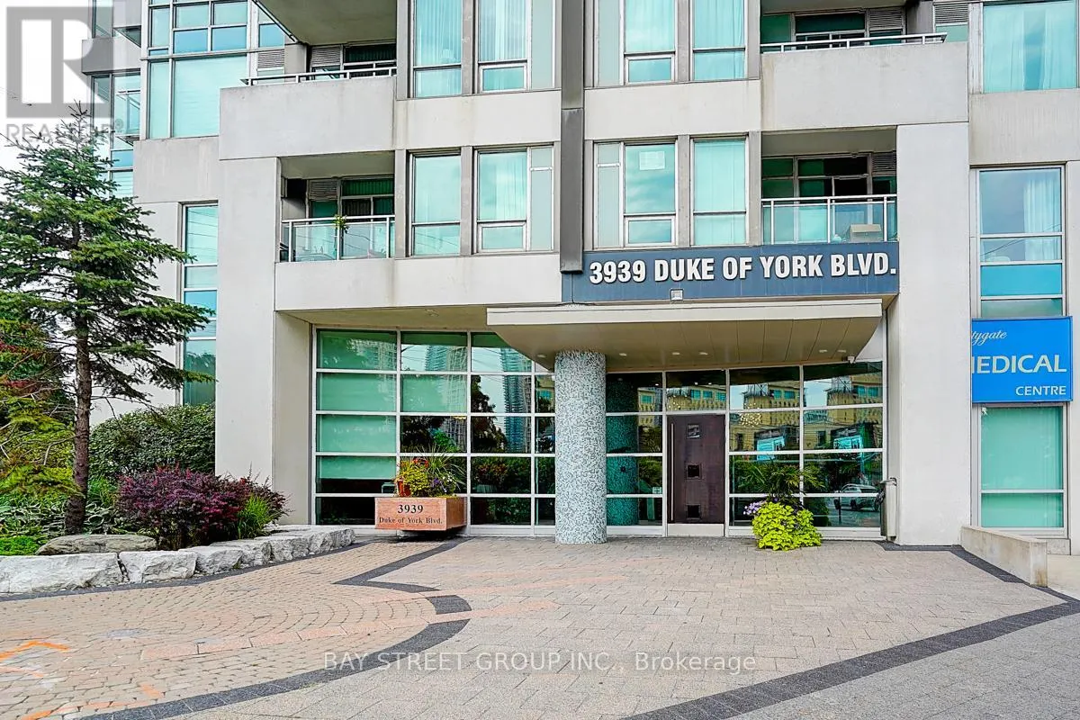2004 - 3939 DUKE OF YORK BOULEVARD