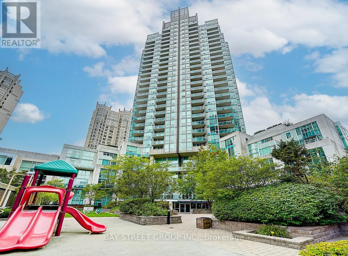 2004 - 3939 DUKE OF YORK BOULEVARD