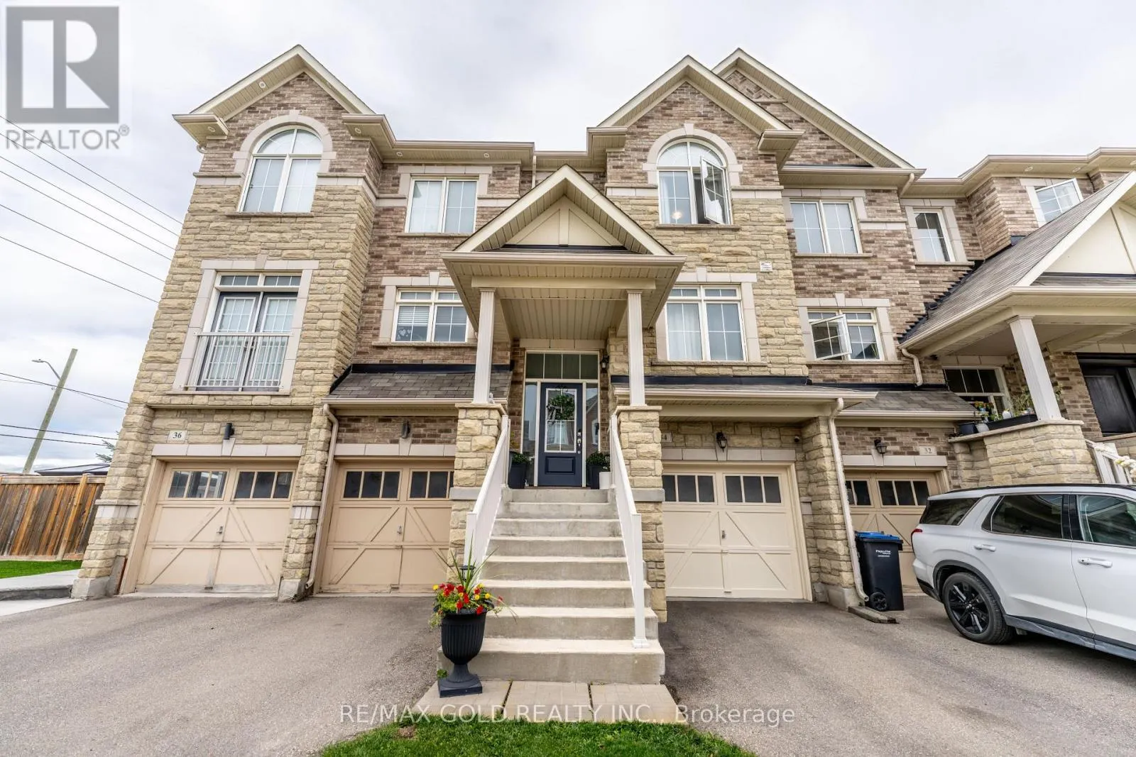 34 ROCKBROOK TRAIL