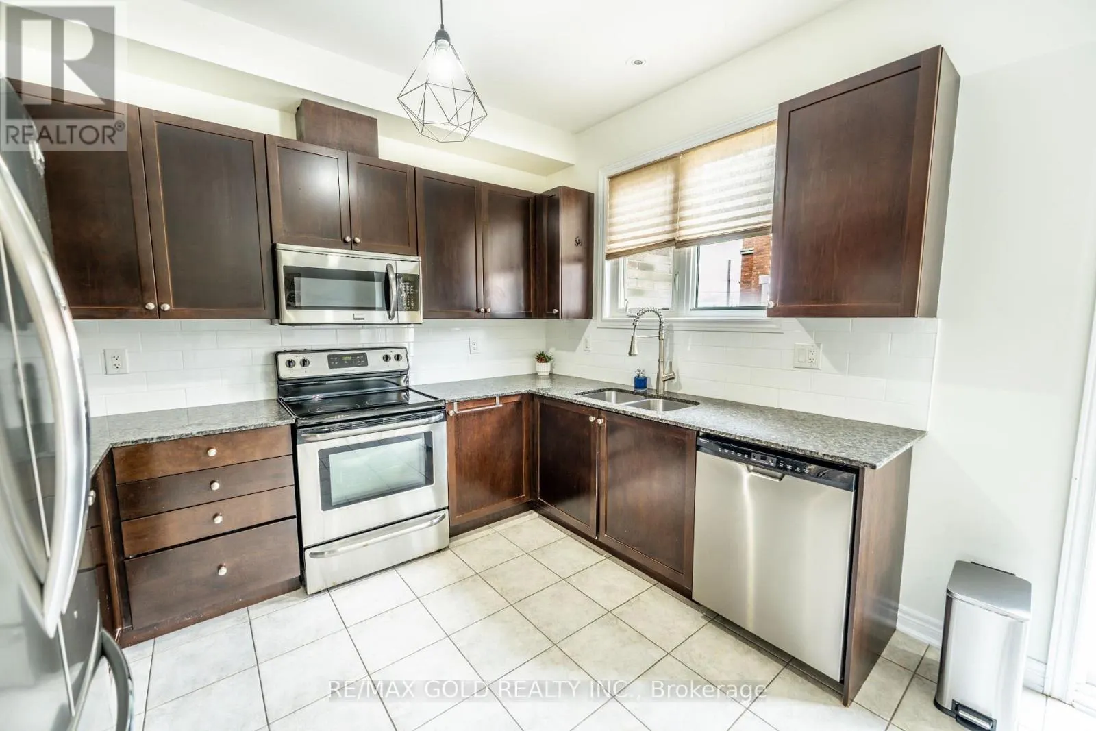 34 ROCKBROOK TRAIL