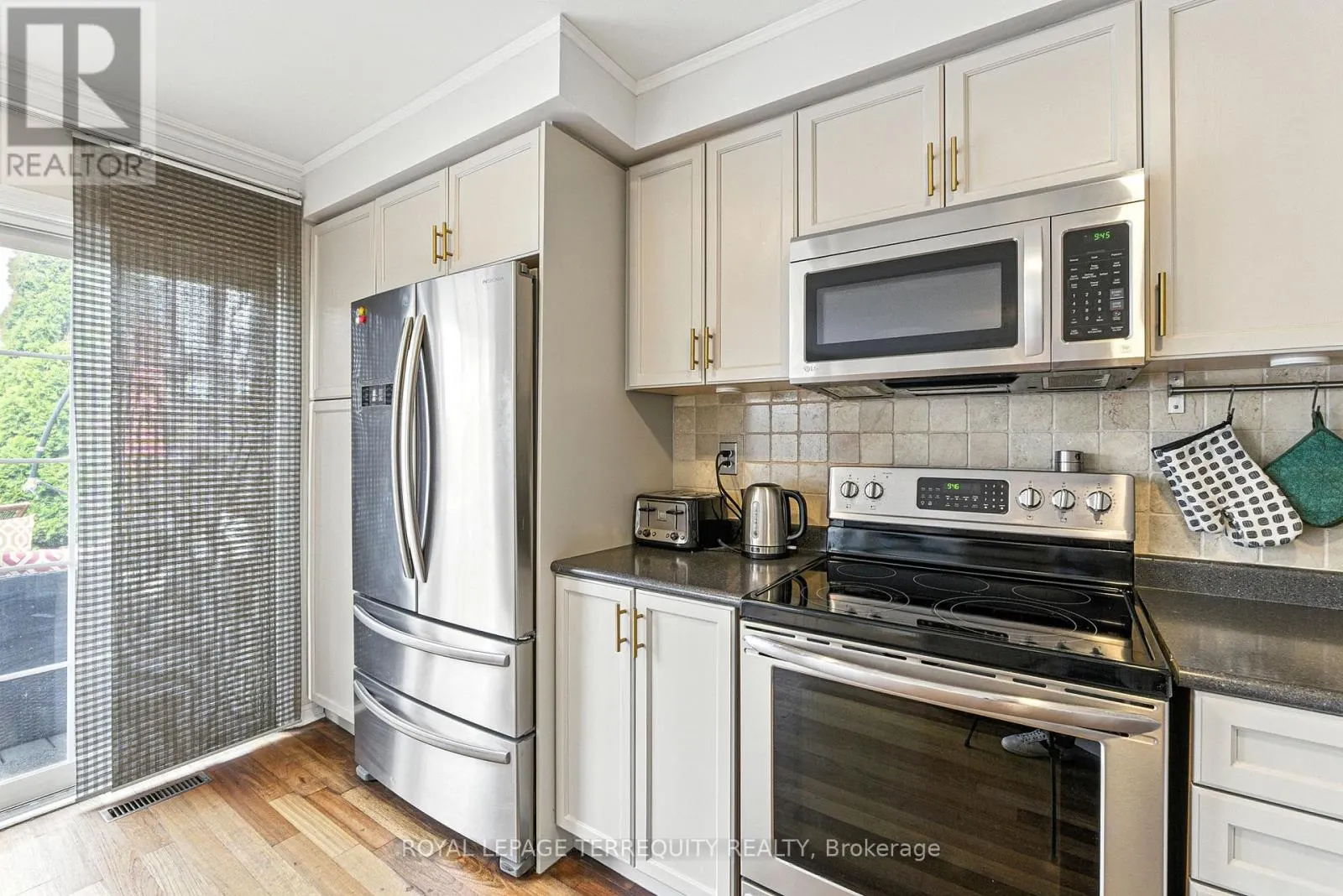 1117 RIDDELL CRESCENT