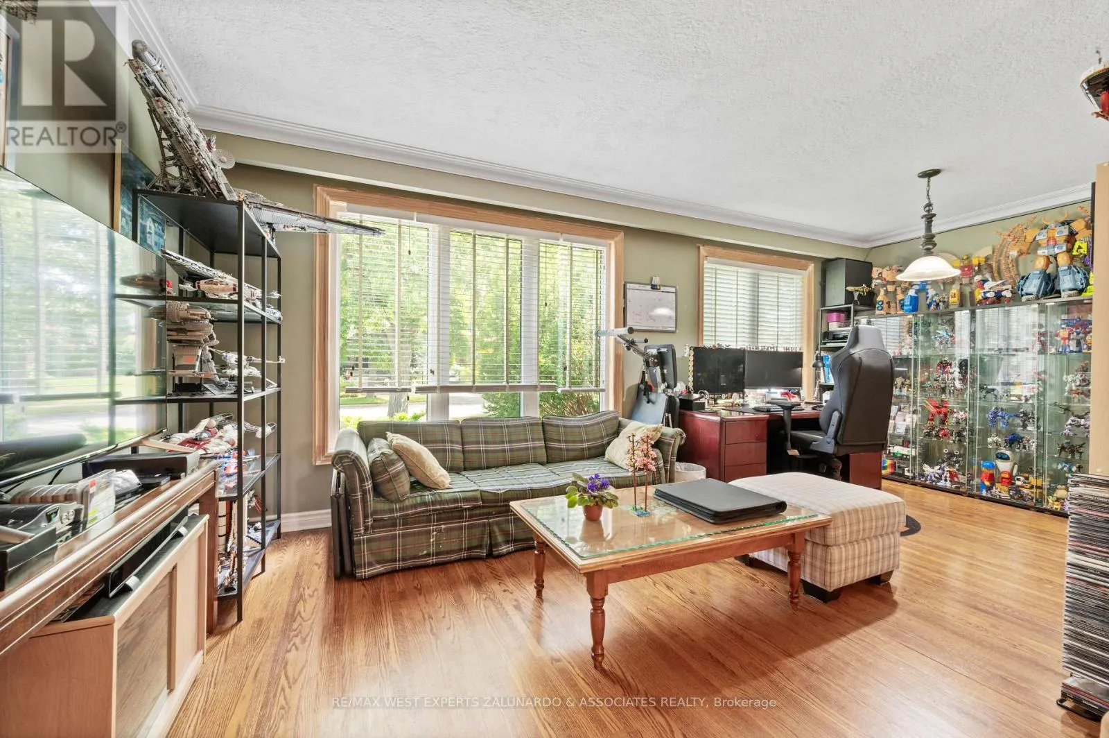 10 DASHWOOD CRESCENT