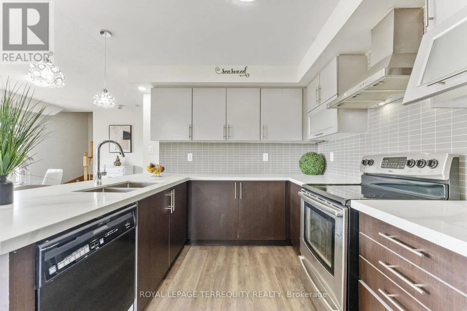 49 GOLDEN SPRINGS DRIVE