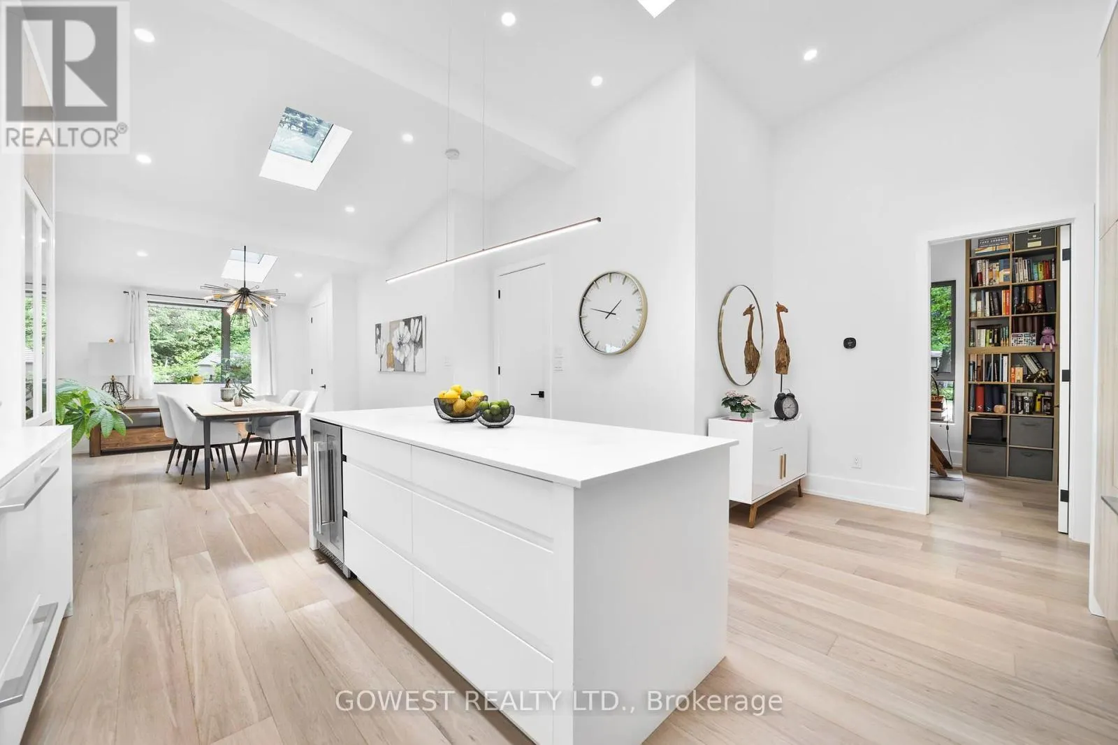 344 DALEWOOD DRIVE