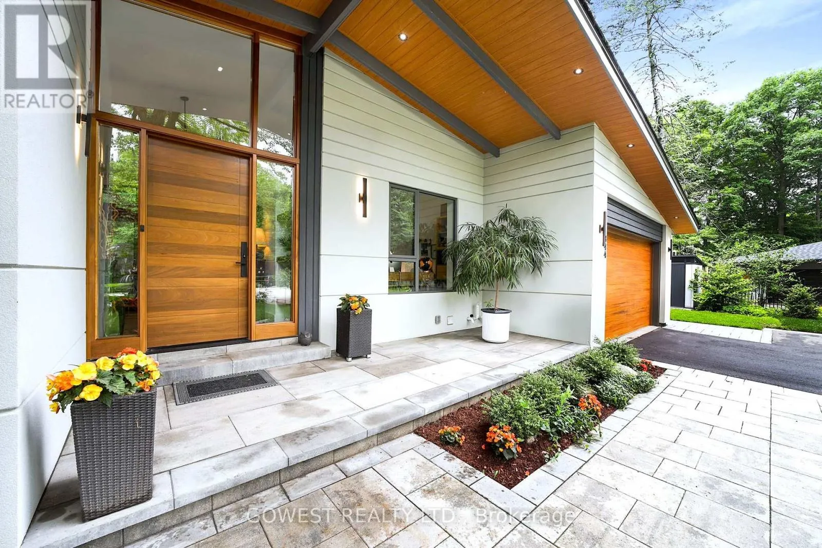 344 DALEWOOD DRIVE