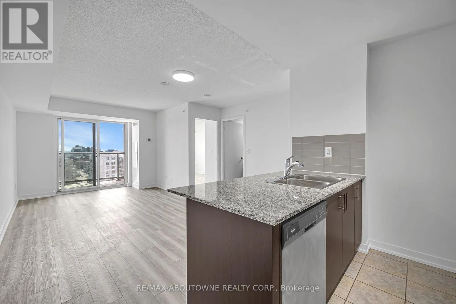 1105 - 1410 DUPONT STREET