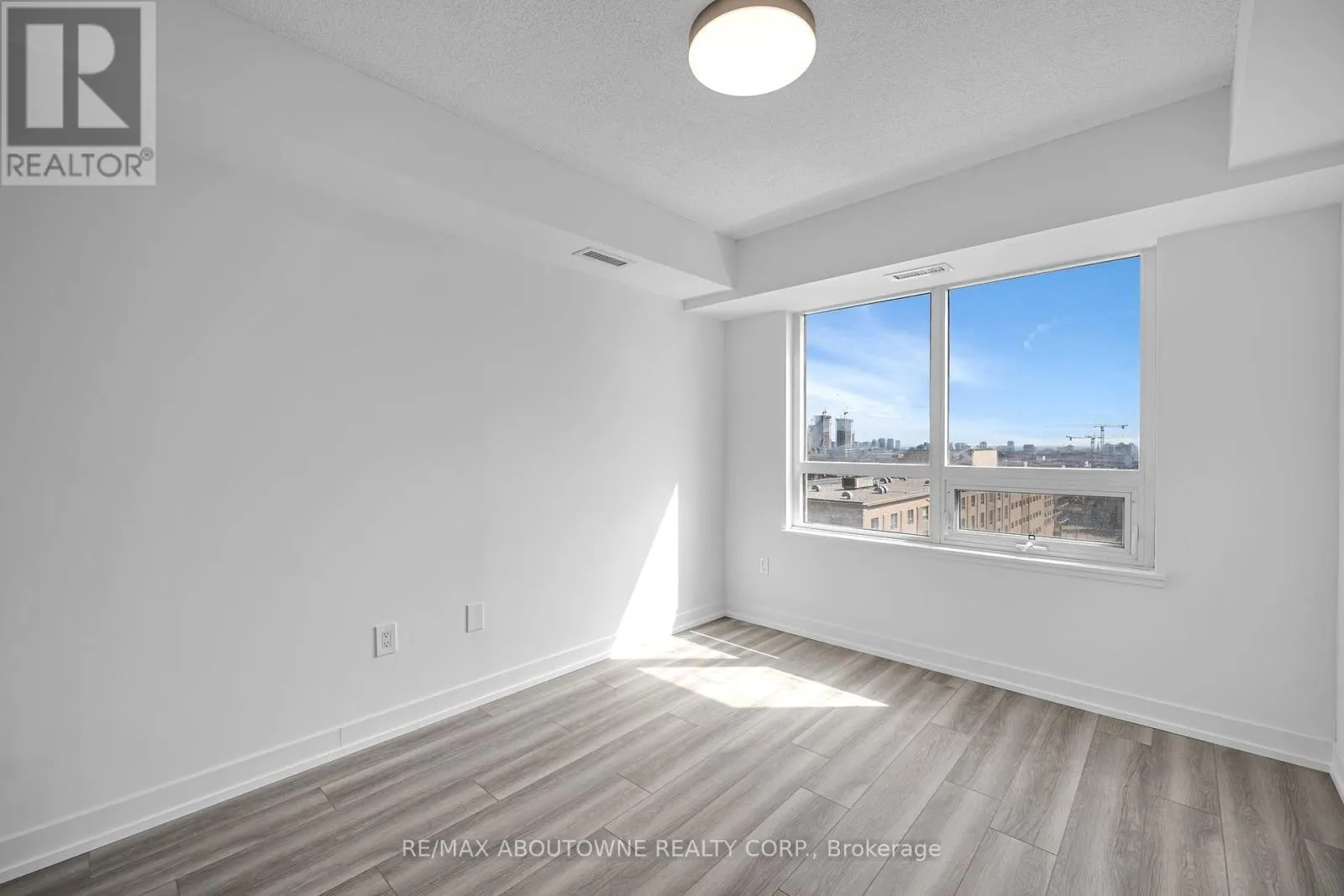 1105 - 1410 DUPONT STREET