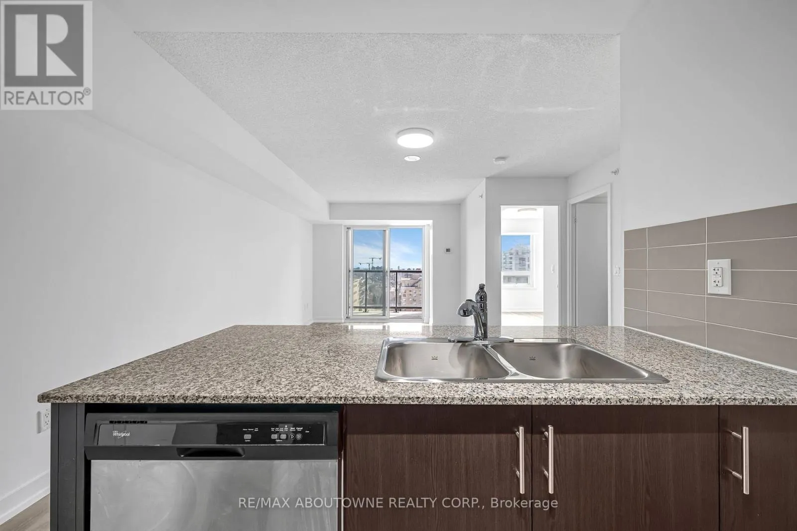 1105 - 1410 DUPONT STREET