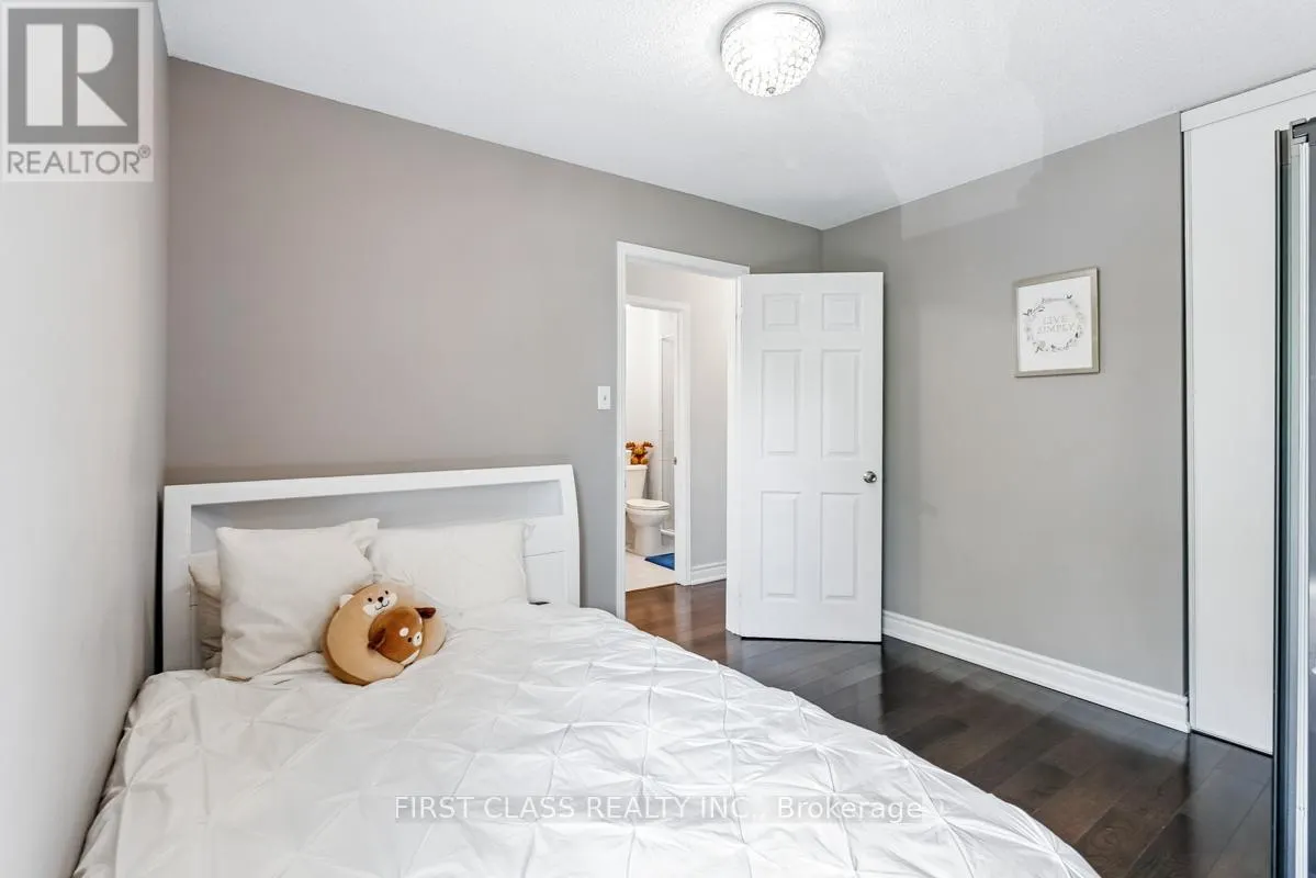 5053 RUNDLE CRESCENT
