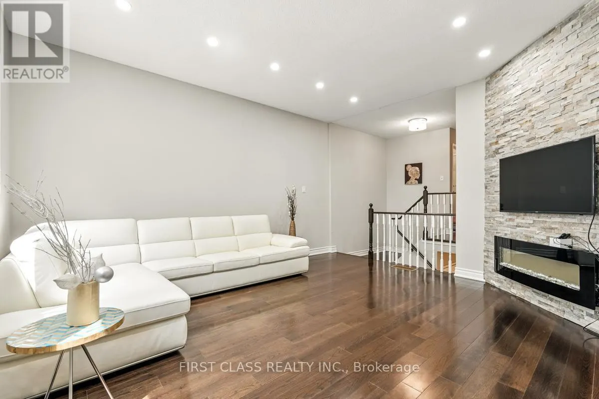5053 RUNDLE CRESCENT