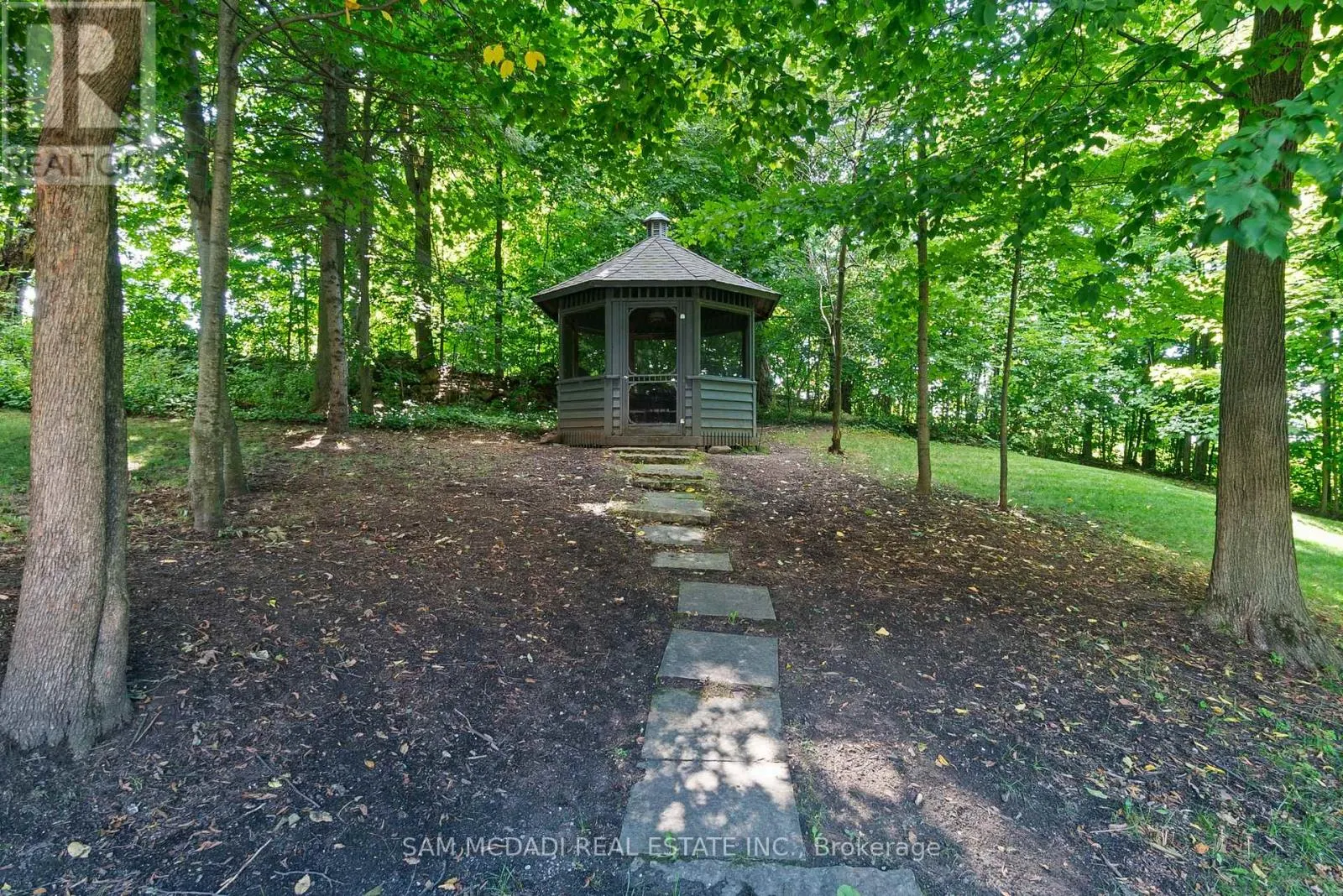 10140 PINEVIEW TRAIL