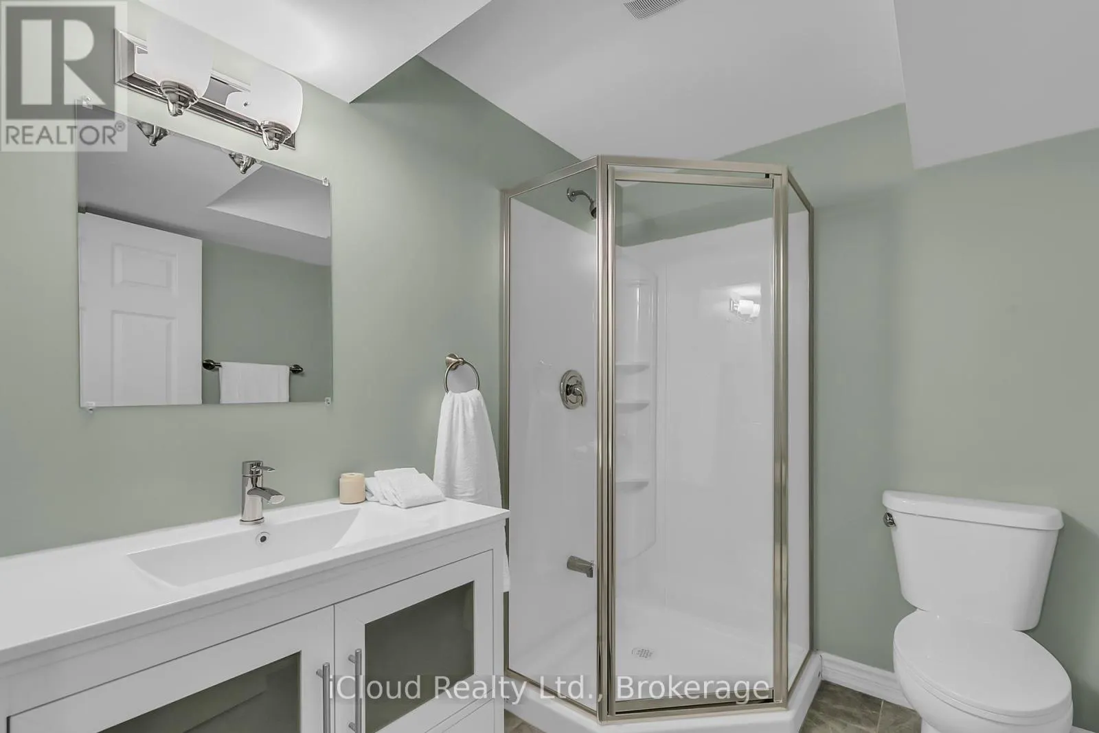 18 - 2295 ROCHESTER CIRCLE