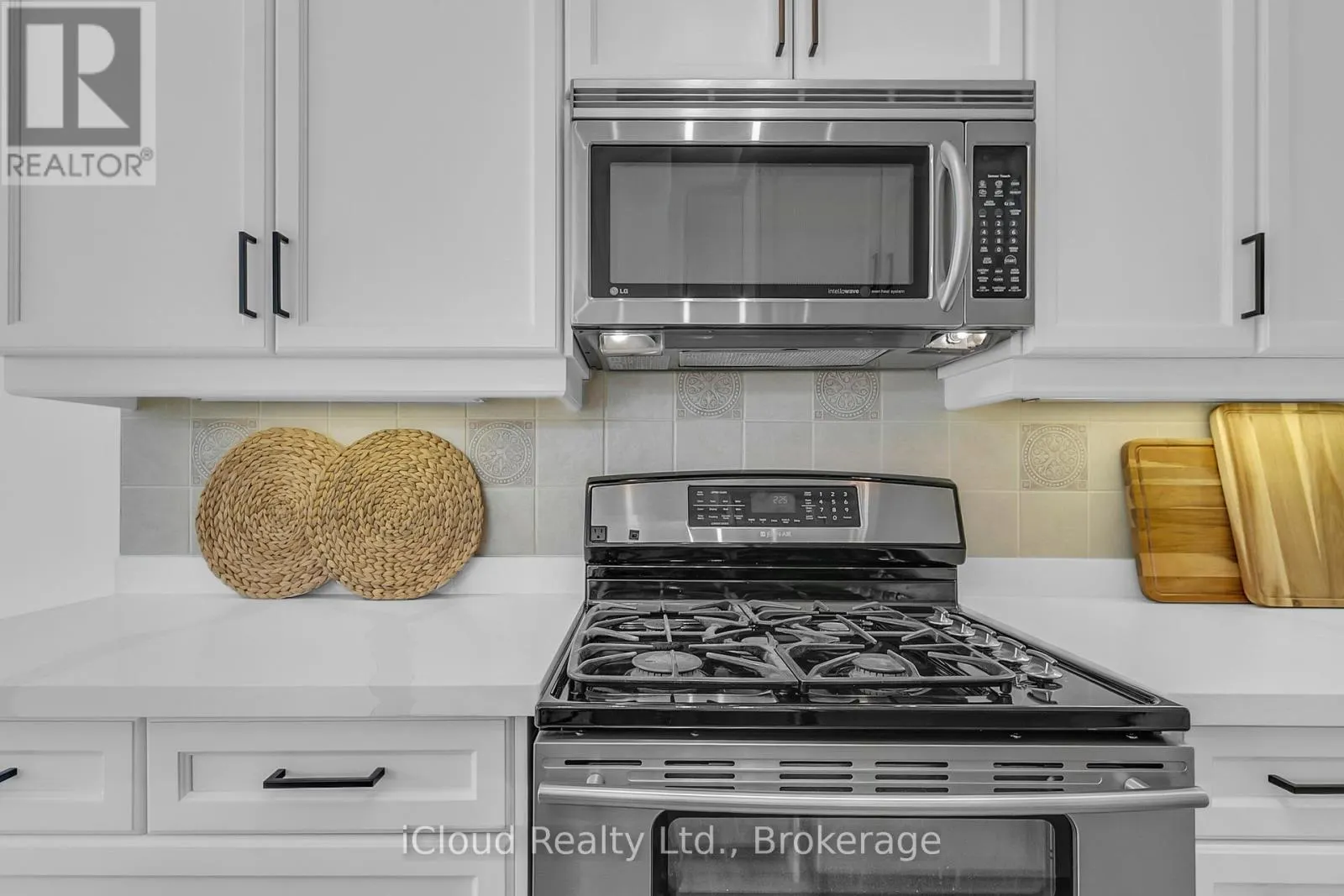 18 - 2295 ROCHESTER CIRCLE