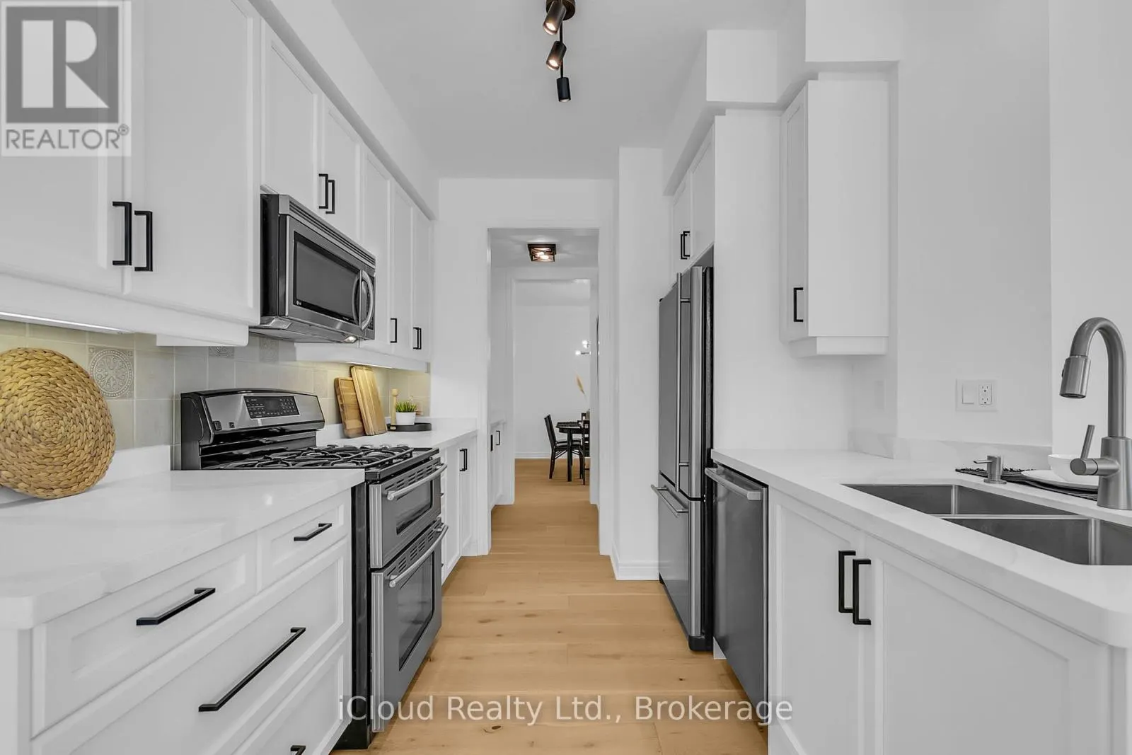 18 - 2295 ROCHESTER CIRCLE