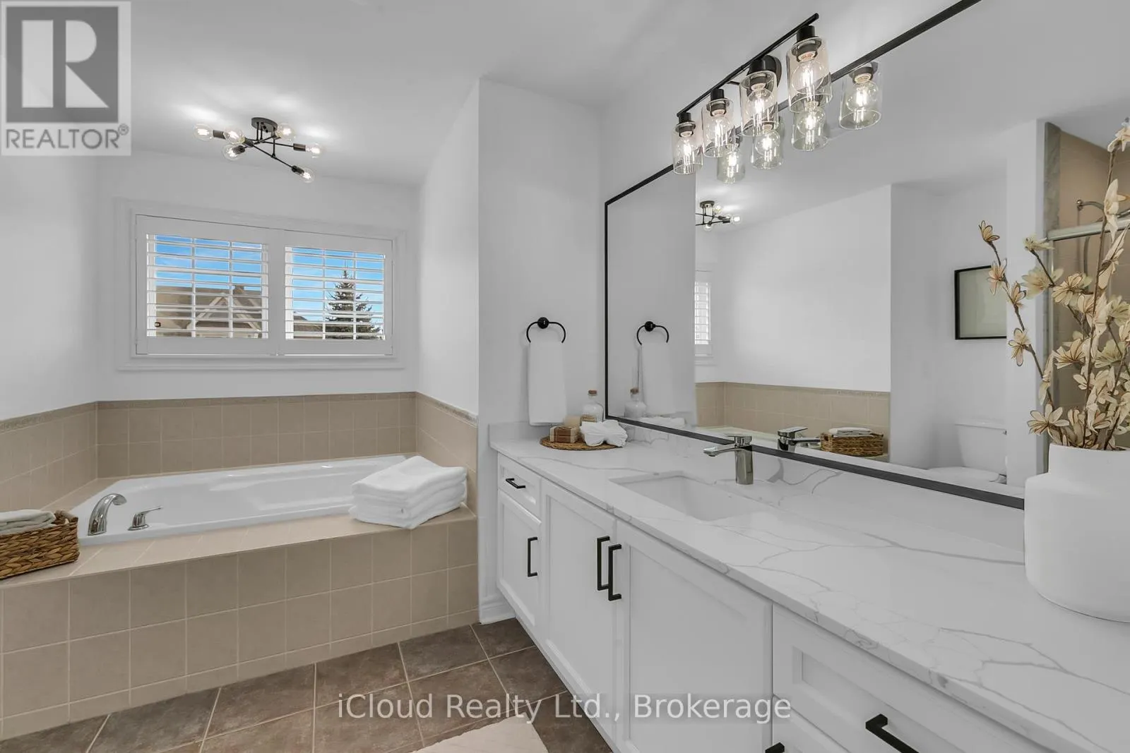 18 - 2295 ROCHESTER CIRCLE