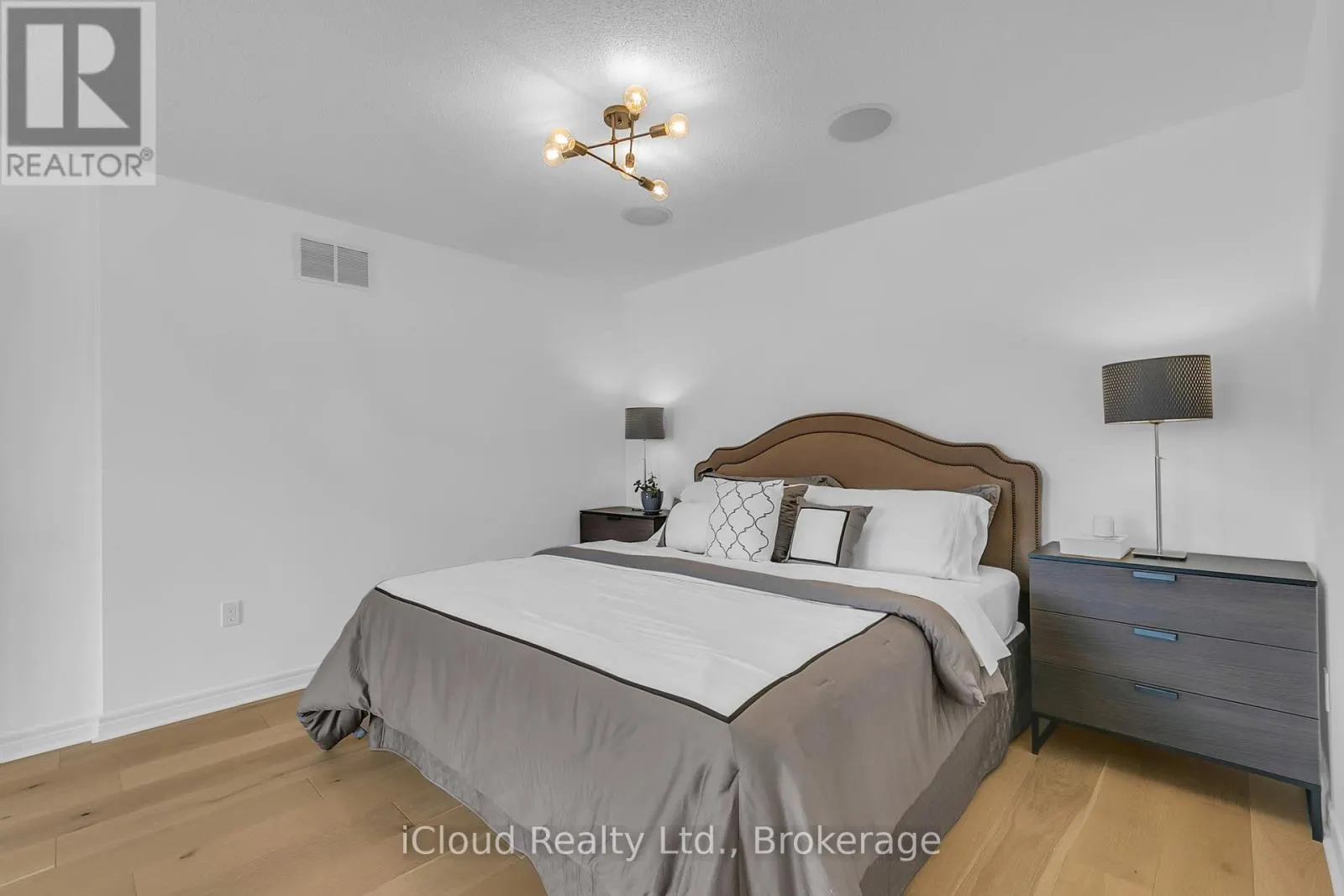 18 - 2295 ROCHESTER CIRCLE