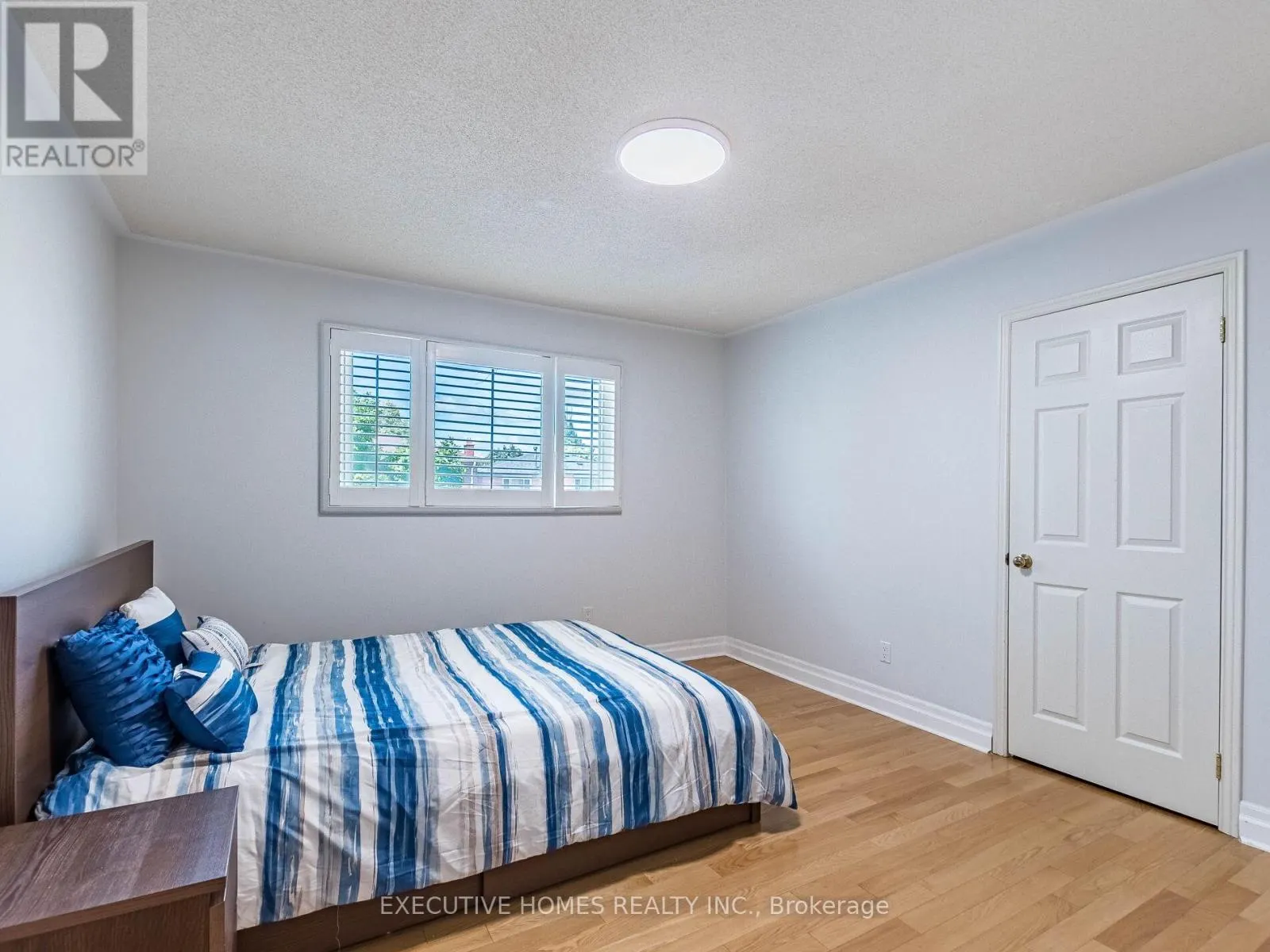 1876 ROY IVOR CRESCENT