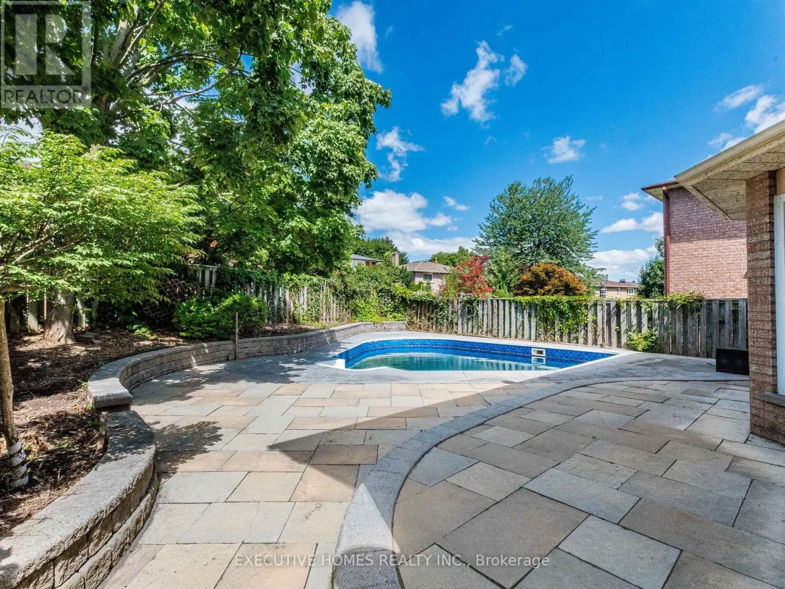 1876 ROY IVOR CRESCENT