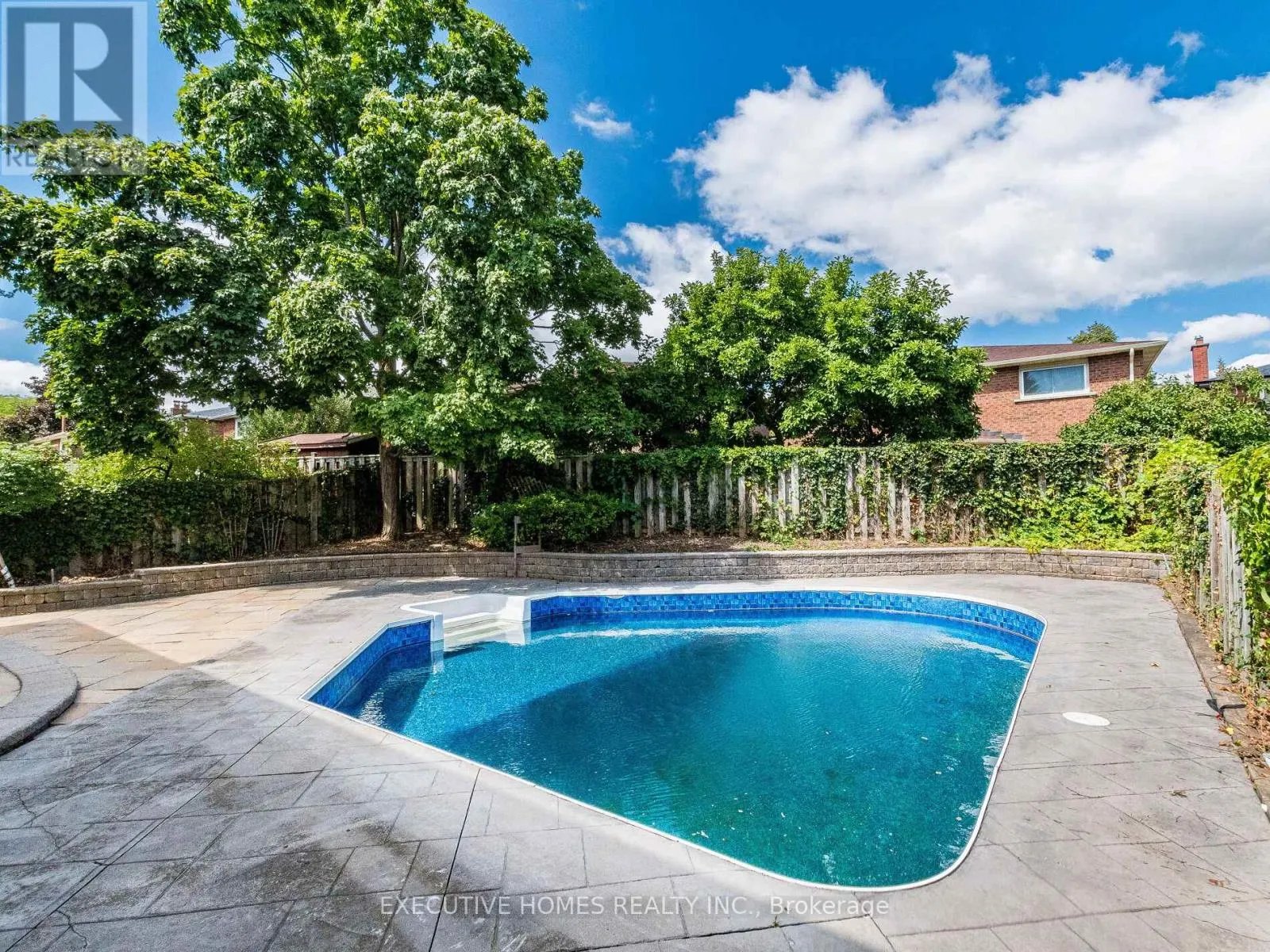 1876 ROY IVOR CRESCENT