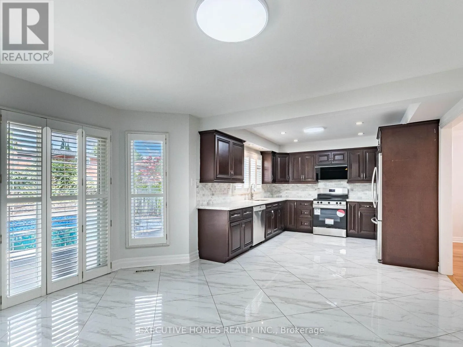 1876 ROY IVOR CRESCENT