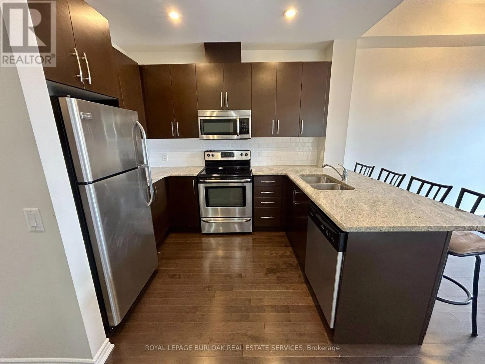 509 - 5327 UPPER MIDDLE ROAD