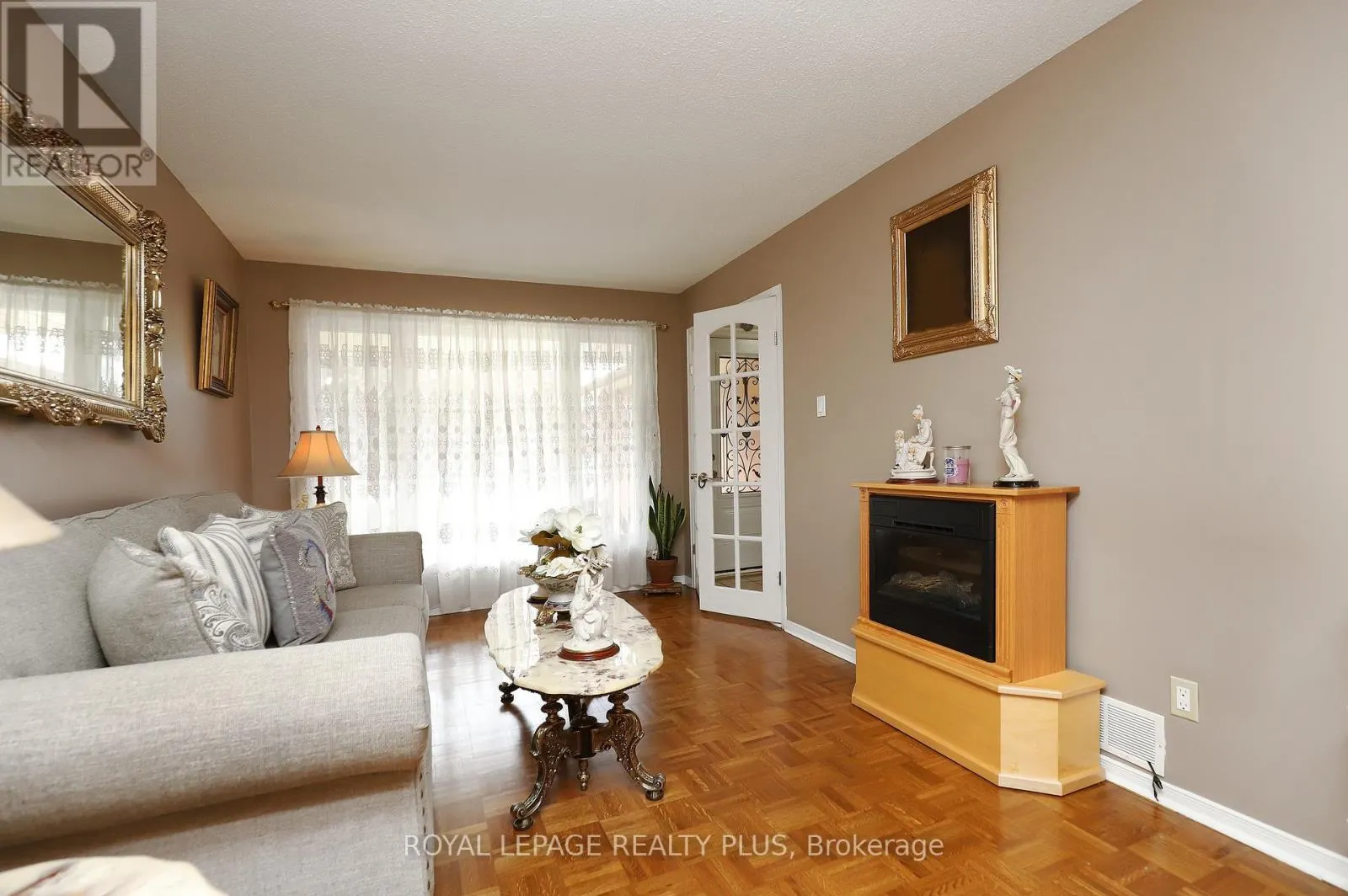 1086 HEDGE DRIVE