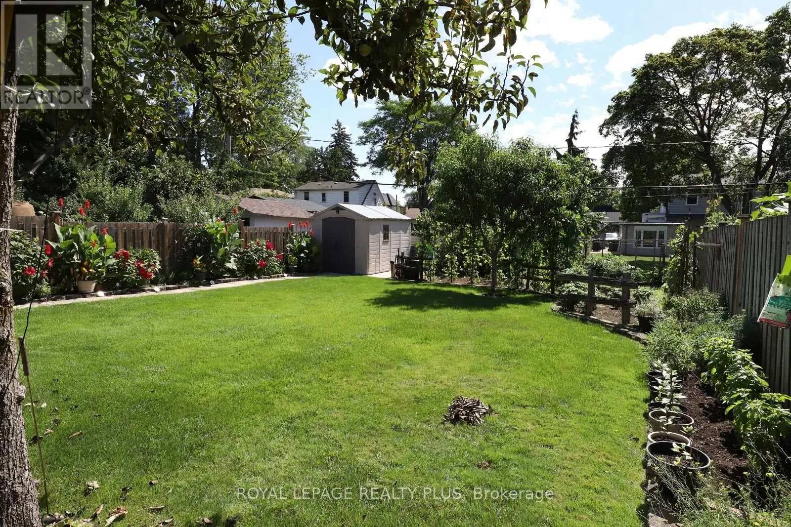 1086 HEDGE DRIVE