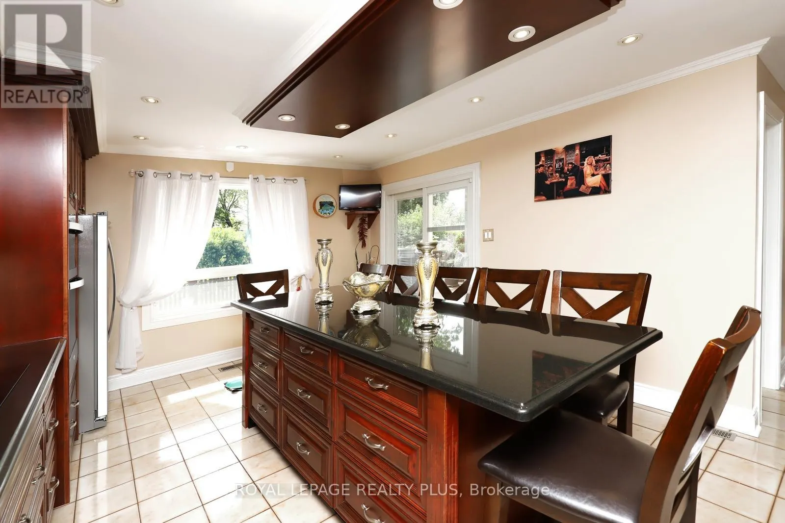 1086 HEDGE DRIVE