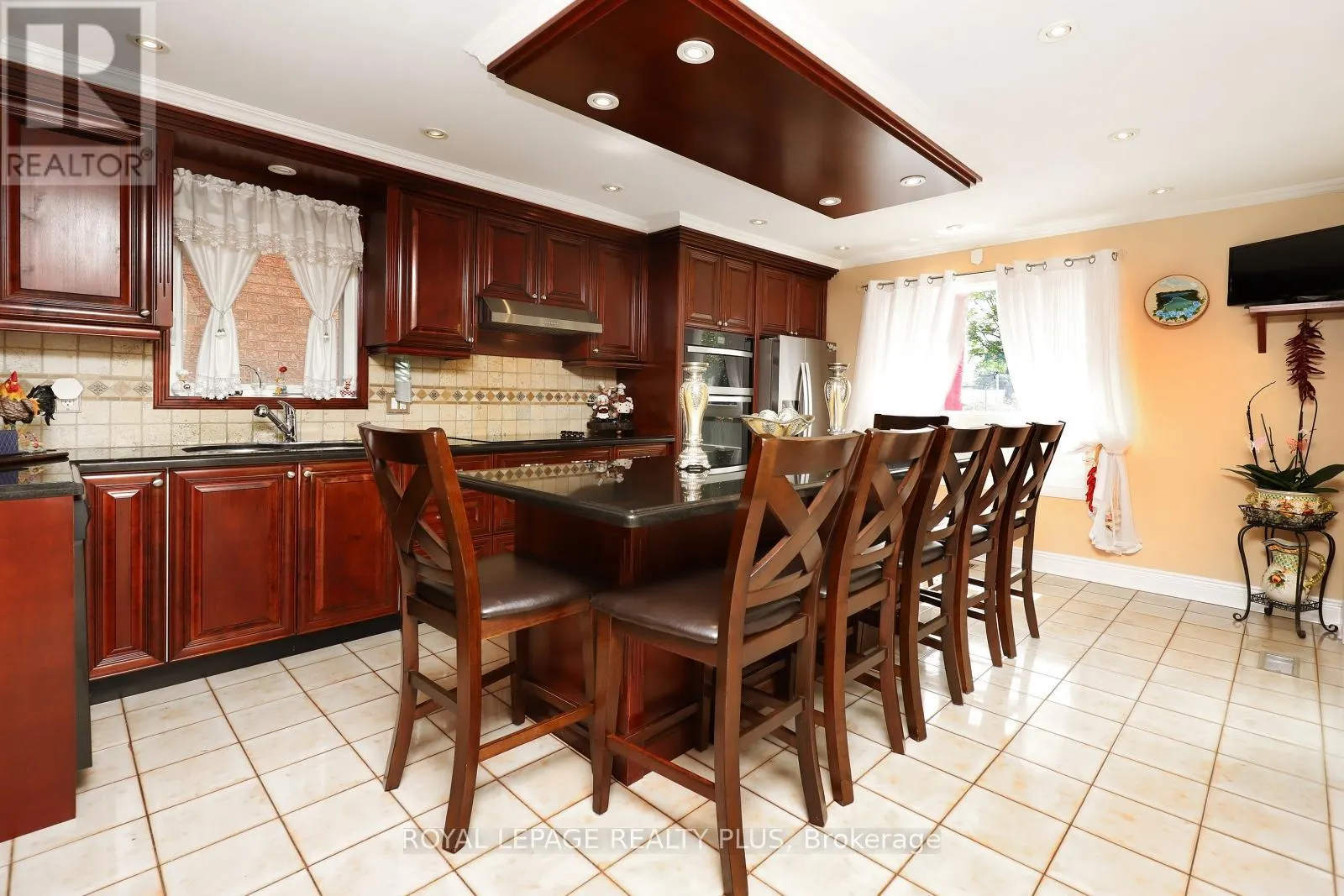 1086 HEDGE DRIVE