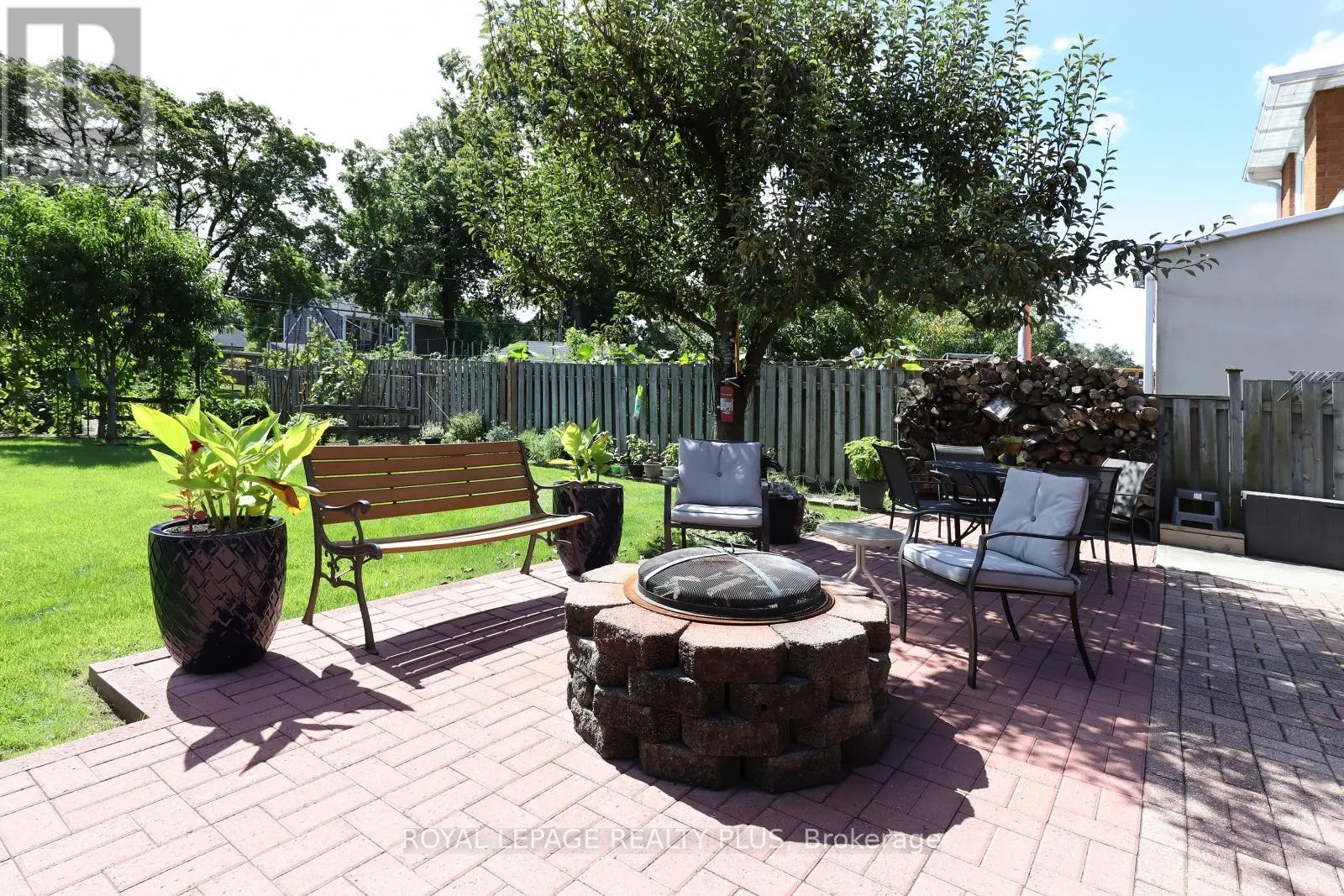 1086 HEDGE DRIVE