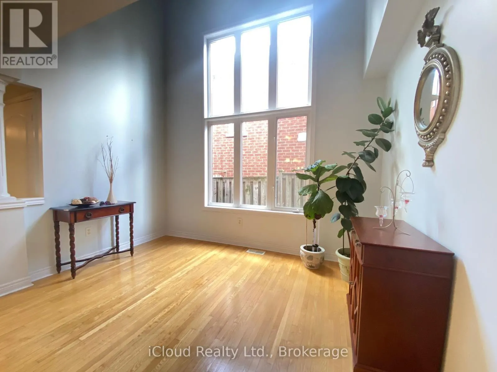 329 ELLWOOD DRIVE W