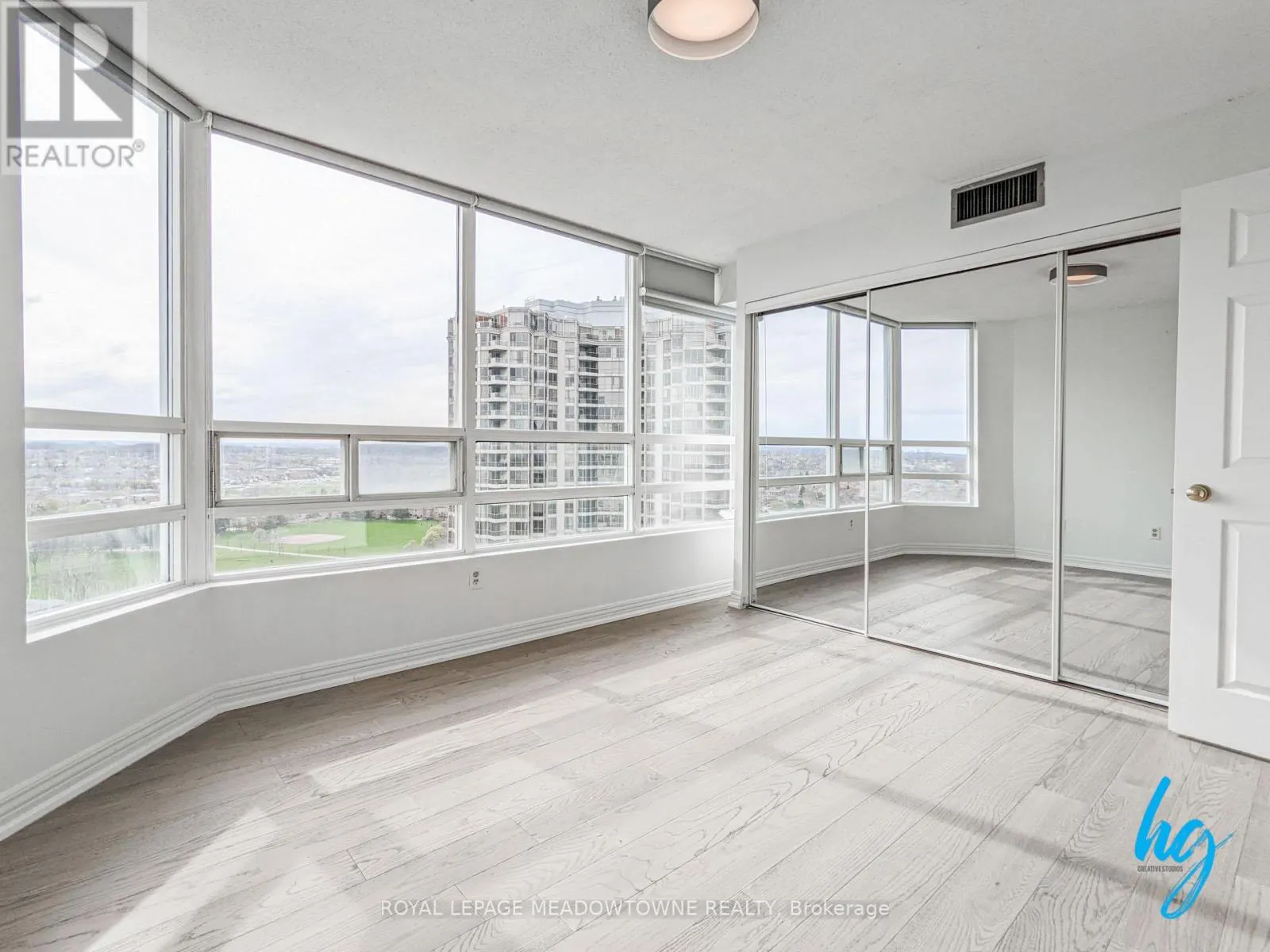 1801 - 50 KINGSBRIDGE GARDEN CIRCLE